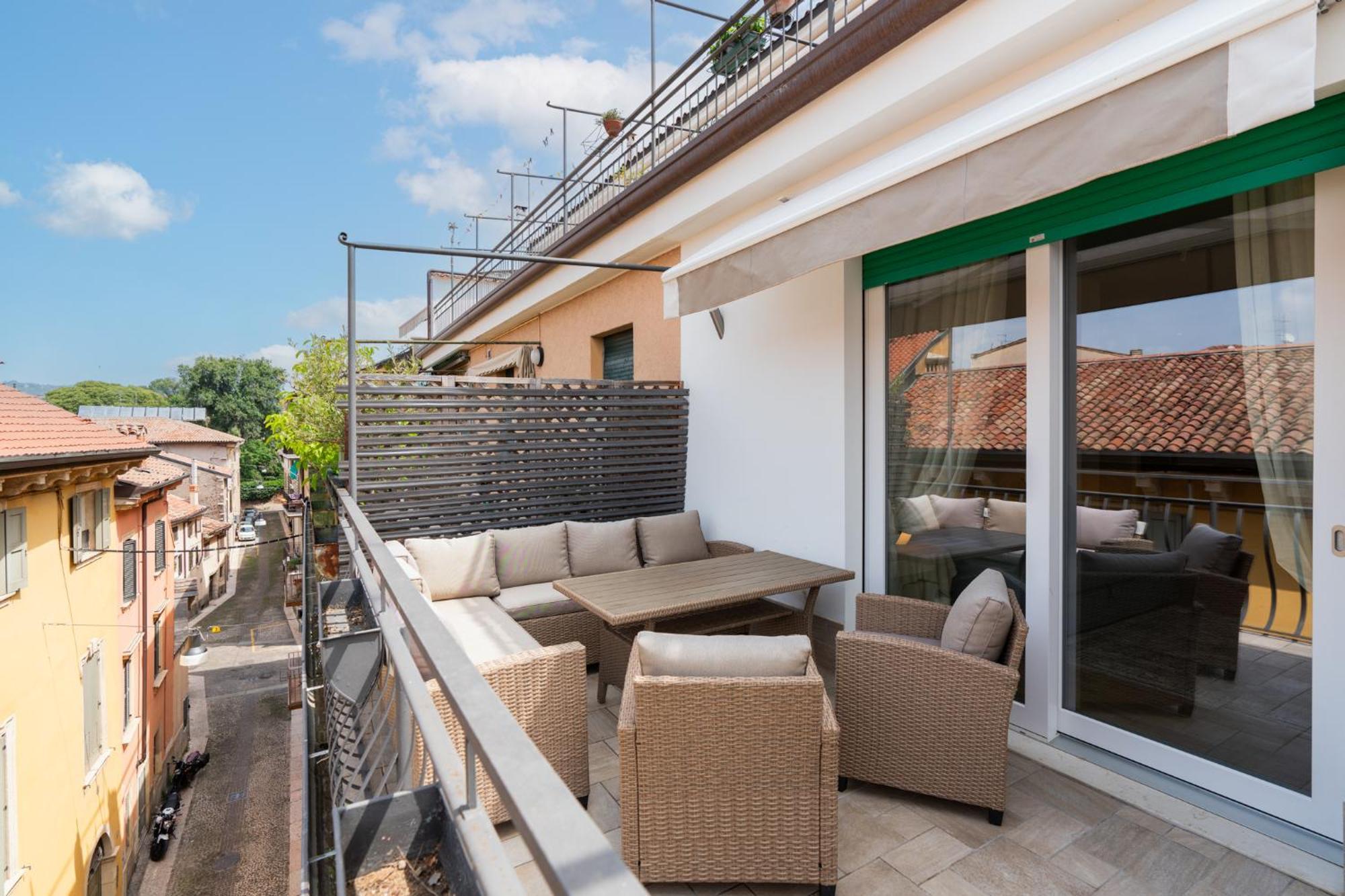 Domus Verona - Ampia Residenza Filippini A Pochi Passi Dall'Arena Buitenkant foto
